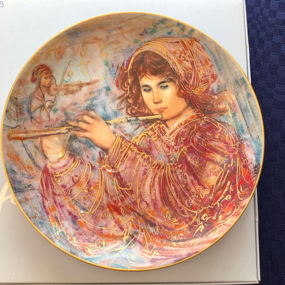 Hibel Collectors plate. Title: Edna’s Music, Series: The Family I Love.